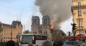 ¡Penoso..!! Alarma por un incendio en la catedral de Notre Dame de París