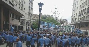 El paro gana volúmen y suma a una porción de la UTA que se rebeló contra Roberto Fernandez
