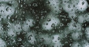 Se cumplió el pronóstico. Llueve intensamente en Paraná desde las 6 y media de la mañana.