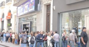 Antes que se enoje Macri el lunes 28…..Gran demanda de dólares en Paraná