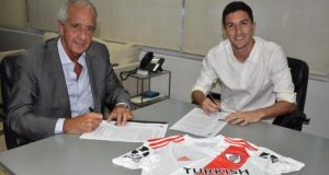 Nacho Fernández firmó su nuevo contrato con River