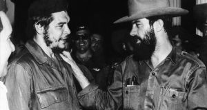 Un día como hoy pero de 1932, nacía Camilo Cienfuegos héroe de la lucha cubana por su pueblo, junto a Fidel y el Ché