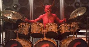 Satanás reconoce que creó el rock, pero que el reggateon no es cosa suya…