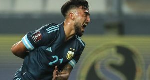 Al finaL del primer tiempo Argentina le gana, en Lima, a Perú por 2 a 0