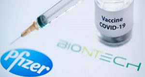 La semana que viene comienzan a vacunar en el Reino Unido con el producto Pfizer-BioNTech