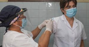 Desde hoy se está vacunando en Entre Ríos. En Paraná arrancó en el  Hospital San Martín al personal