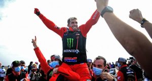 Los argentinos Kevin Benavídez y Manuel Andújar son campeones del Rally Dakar en moto y cuatriciclo