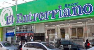 Por quiebra y cierre de «El Entrerriano» la Justicia secuestra mucha mercadería hoy en un local de la firma en Paraná