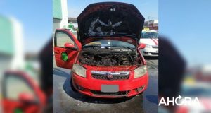 Esta mañana el motor de un remis se incendió cuando estaba detenido en un semáforo