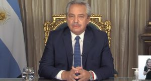Fernández en cadena nacional: «Llegarán nuevas dosis de vacunas en los próximos días»