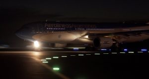 Dentro de una horas, a las 2 de la madrugada, parte vuelo de Aerolíneas a Moscú que traerá más dosis y Argentina suma más de 5 millones.