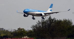 Llegó el noveno vuelo de Aerolíneas Argentinas con 370 mil dosis de Sputnik V