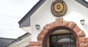¡INDIGNANTE..!!: Denuncian que policías infiltrados tiraron las piedras contra la camioneta que trasladaba a Alberto en Chubut