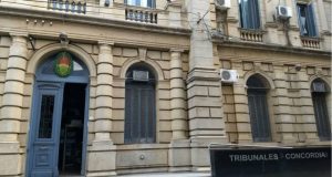 Como dice Guarany en «La Villerita»: «Por dos centavos el mismo juez que te ha condenado». Menor obligada a prostituirse señaló como “cliente” a un funcionario judicial