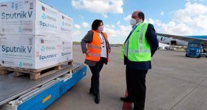 Llegó otro vuelo con 500 mil vacunas y Argentina superó las 7 millones de dosis