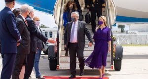 Alberto Fernández arribó esta mañana a Portugal para iniciar su gira por Europa