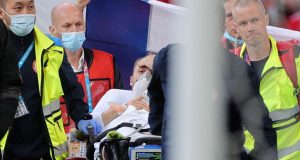 Susto en la Eurocopa: Eriksen sufrió un paro y por suerte lo reanimaron