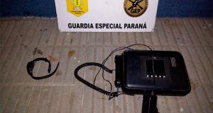 ¿No será que exagera la policía..? Tal vez fue a arreglar el techo y se sacó la tobillera para no dañarla…