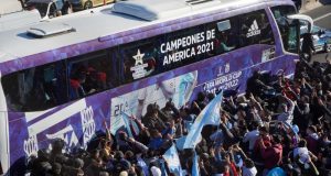 Llegó al país la Selección Argentina: así fue el multitudinario recibimiento a los campeones