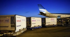 Hace dos horas llegaron 768 mil dosis de vacunas Sinopharm y se esperan 8 millones en un mes