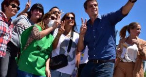 Enrique Cresto cerró la campaña en Concordia con un marco impresionante de gente en su caminata