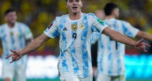 Argentina, terminado el PT, gana con un golazo de Julián Álvarez