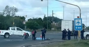 Otra tragedia en Paraná. Esta tarde murió un policía bajo las ruedas de un camión