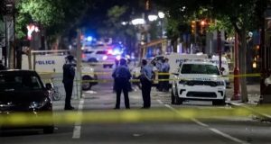 ¡Teléfono para los patéticos argentinos a favor de las armas..!! Seis muertos y 20 heridos en un nuevo tiroteo anoche en Estados Unidos