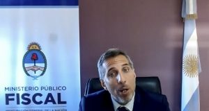 A pesar de los papelones y la falta de pruebas hoy culmina su show con el pedido de penas Los bloopers más insólitos del fiscal Luciani en el juicio contra Cristina Kirchner