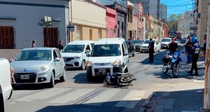 El choque nuestro (increíble) de cada día. Una  mujer embarazada fue hospitalizada a causa del encontronazo