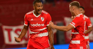 Jugando un gran partido River goleó a Huracán,  se volvió a alejar en la punta y mira a todos desde arriba