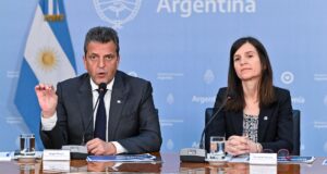 Massa y Raverta anunciaron dos bonos de .000 para trabajadores informales
