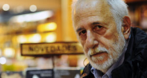 La opinión, entre millones iguales, de un cineasta: «Ganar la calle hasta que caiga el gobierno»